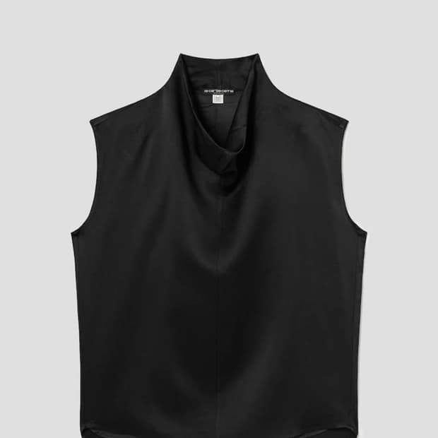 토템 퍼널넥 슬리브리스