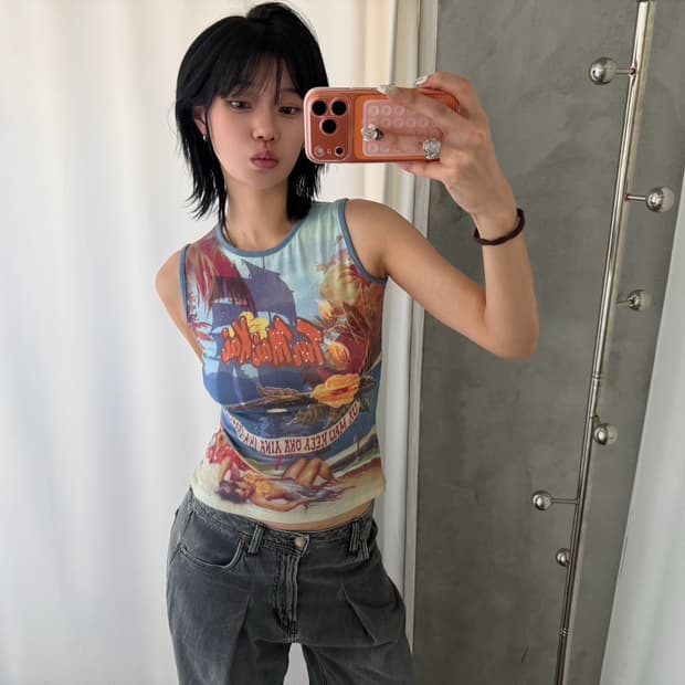 트로피칼 그래픽 슬리브리스