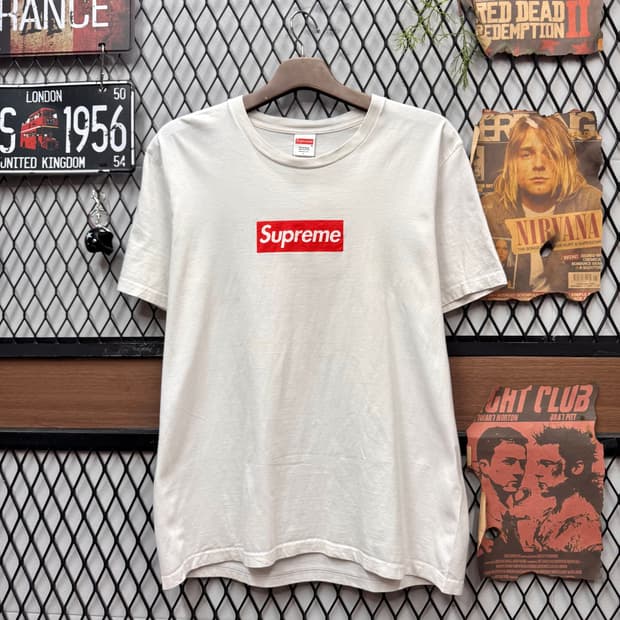 슈프림 클래식 반팔 티셔츠 전면 박스 로고 포인트 화이트