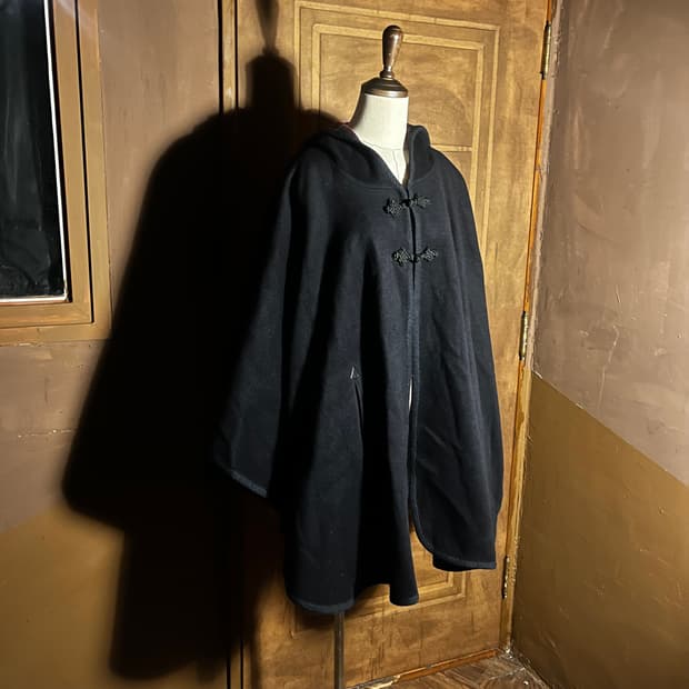 BCBG WOOL TOGGLE NAVY PONCHO