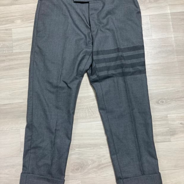 톰브라운(Thom Browne) 그레이 4선 슬랙스 SIZE 2 / 허리