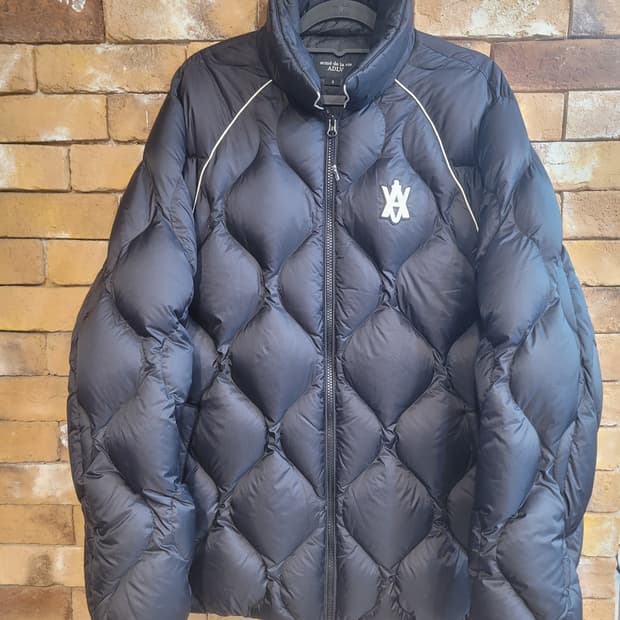 상태최상 아크메드라비 ADLV 패딩 사이즈 3