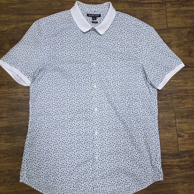 마이클코어스 플라워 반팔 셔츠