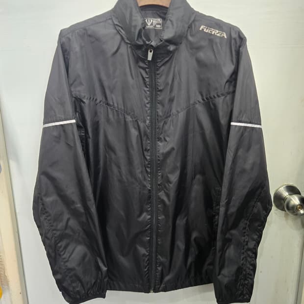 100,L )) FUERZA 훼르자 바람막이 점퍼! 블랙 색상~ 새상품급