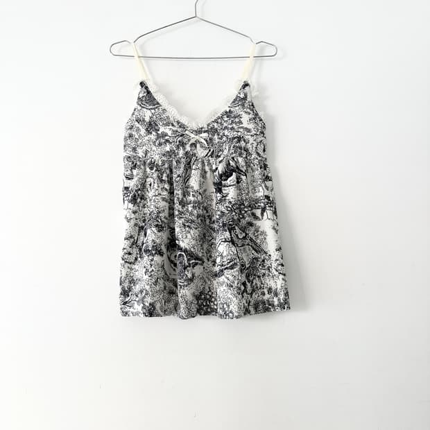 V-neck paisley sleeveless top