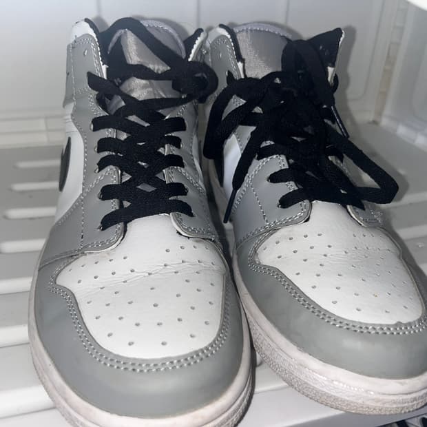 조던 1 미드 라이트 스모크 그레이