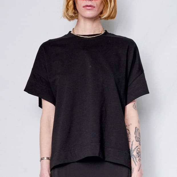 PLASTIC STUDIOS - BLACK TEE