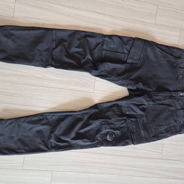 C.P. Company 카고 바지 46사이즈입니다
