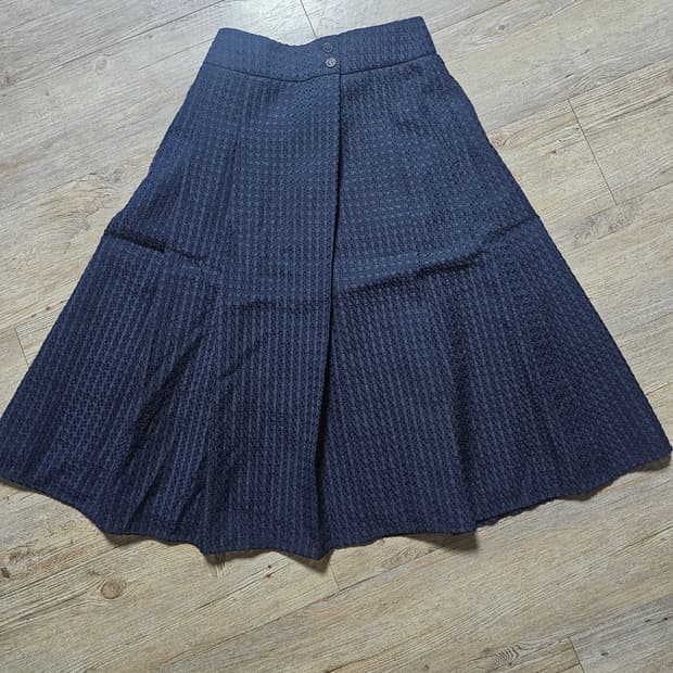 칼 라거펠트 
스커트