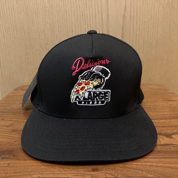 XLARGE 엑스라지 x 딜리셔스바이닐 협업 피자 캡 모자 스냅백 힙합