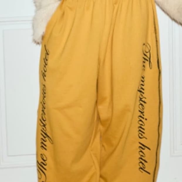 더미스테리어스 호텔 스웻팬츠 옐로우 구해요