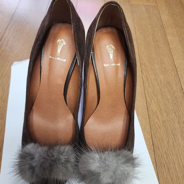 Elu collection 스웨이드 털 펌프스 브라운