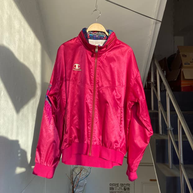 챔피온 레트로 푸시아핑크 후드 내장 바람막이