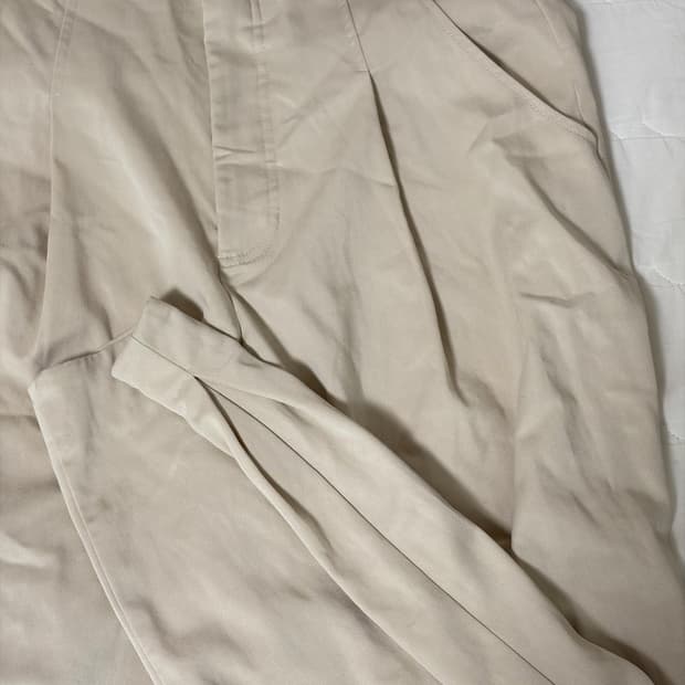 ZARA 크림 핀턱 포인트 팬츠