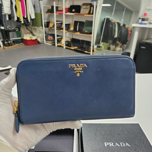 [50%할인] 프라다 지퍼돌이 장지갑
