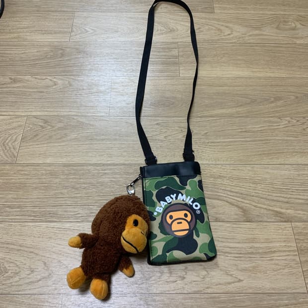 A Bathing Ape 베이프 카모 미니 크로스백+마일로 키링 Set