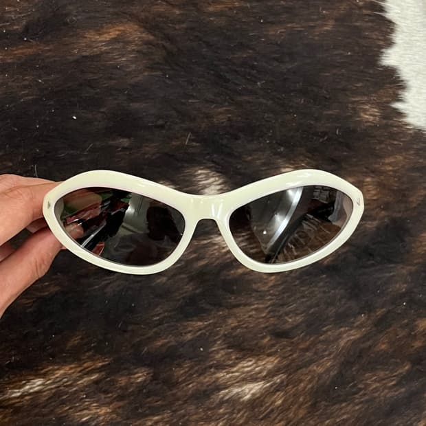 PRADA 2010FW SWING SUNGLASSES