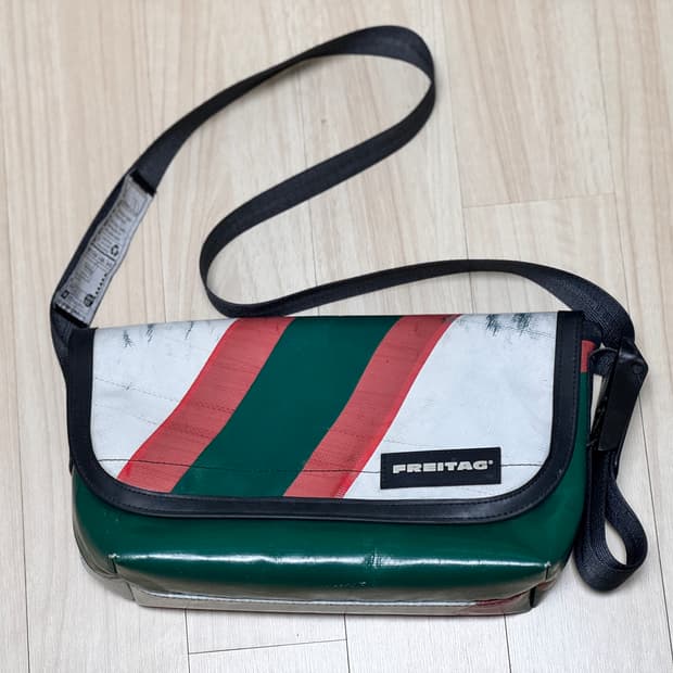 프라이탁 F41 하와이 파이브오 메신저백