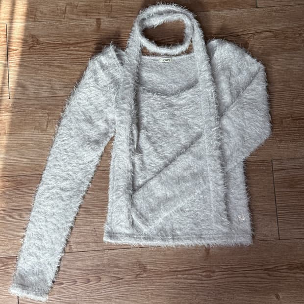 아우로 플러피 머플러 탑 (애쉬 그레이)