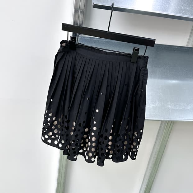 dot hole flare skirt