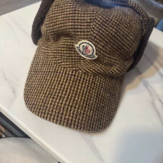 몽클레어귀닫이 캡모자