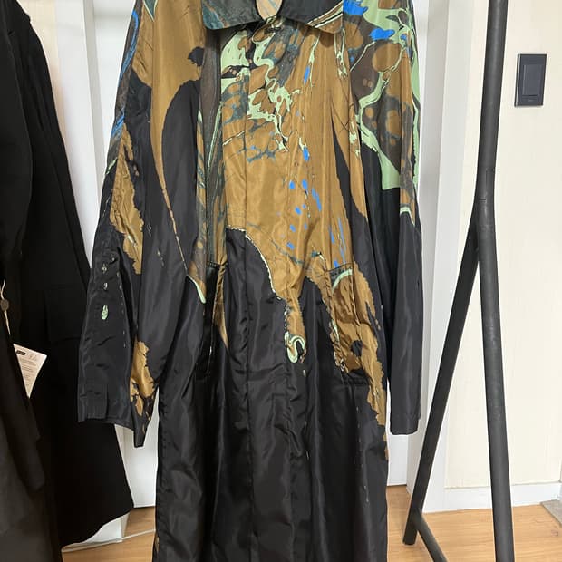 드리스반노튼 마블 코트