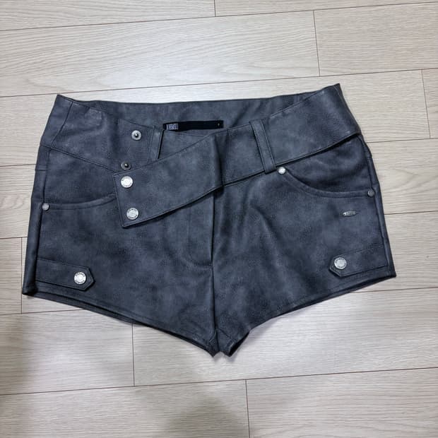 [3] 보헤미안서울 레더 그레이 쇼츠