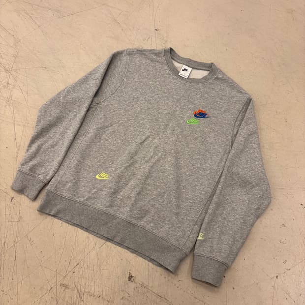 나이키 멀티로고 그레이 맨투맨