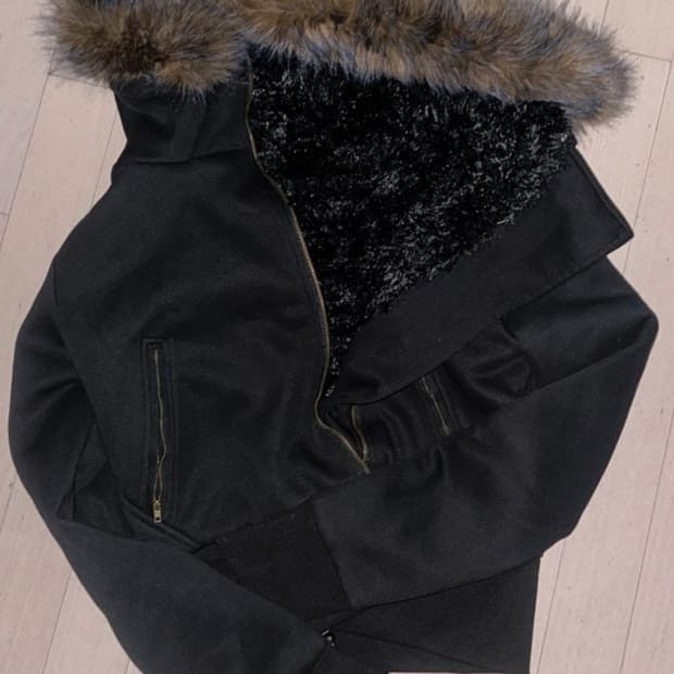 YOUNG STAGE 퍼 슬랜티드 후드 스웨트셔츠 집업