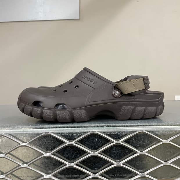 크록스 오프로드 스포츠 클로그 에스프레소 M11