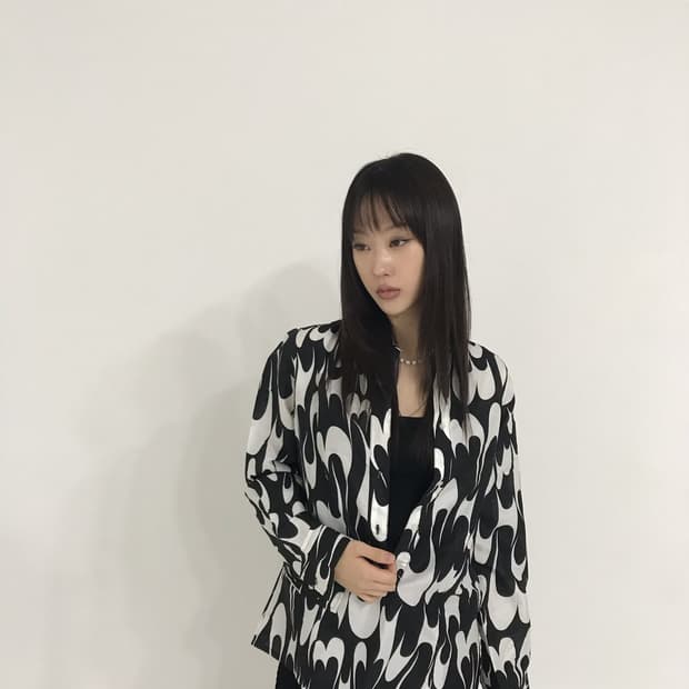 블랙앤화이트 패턴 셔츠