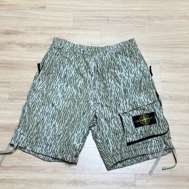 스톤아일랜드 레인카모 반바지