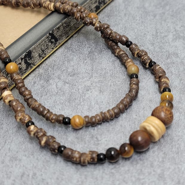 wood vintage necklace set
