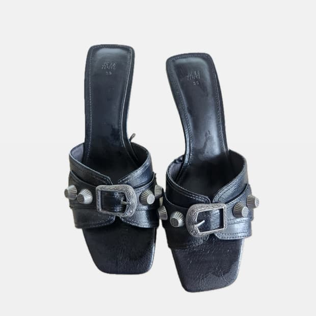 H&M 블랙 스터드 뮬 39