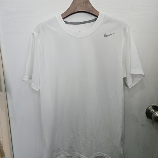 M,95) NIKE 나이키 드라이핏 반팔티셔츠! 화이트 & 그레이 로고