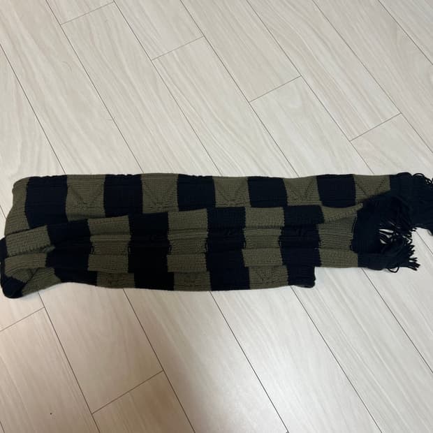 키코 코스타디노브 메를리 스카프