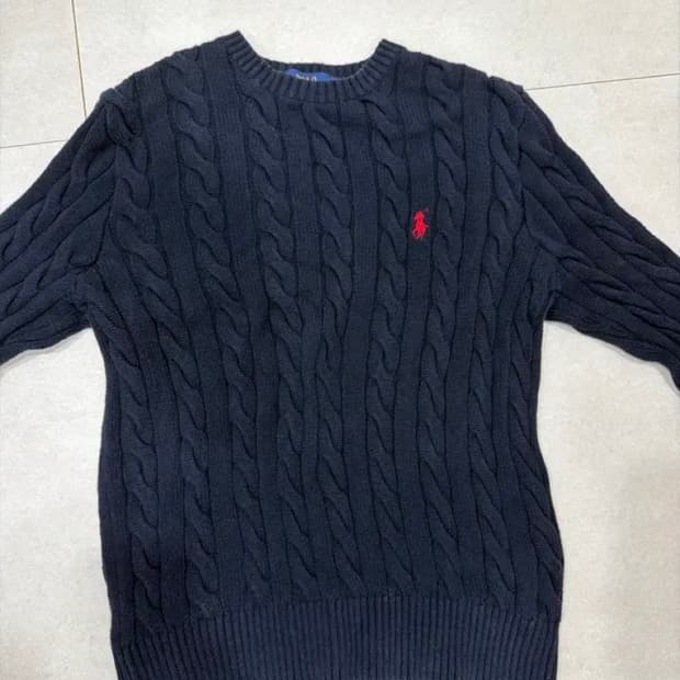 네이비 폴로니트