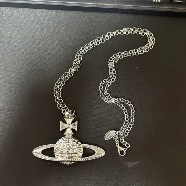 비비안 빅로고 메이페어 목걸이