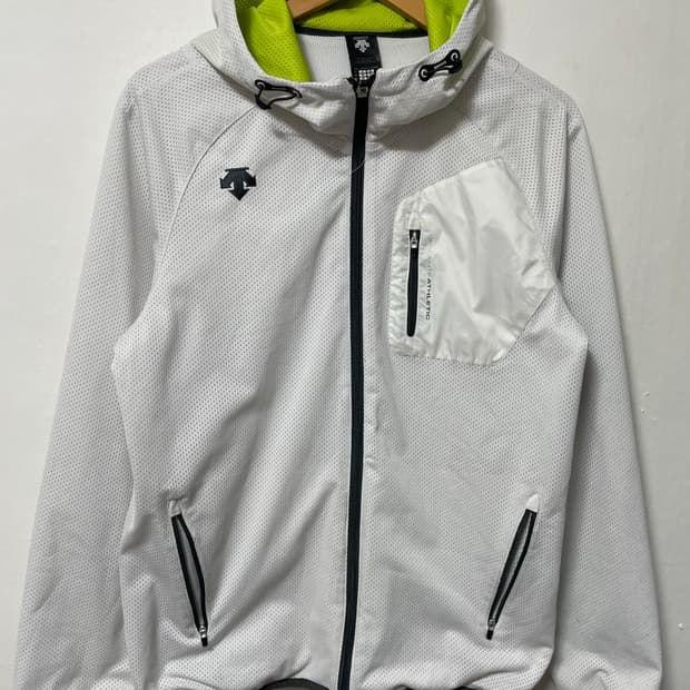 105 데상트 기능성 스판 트레이닝 후드집업 정품