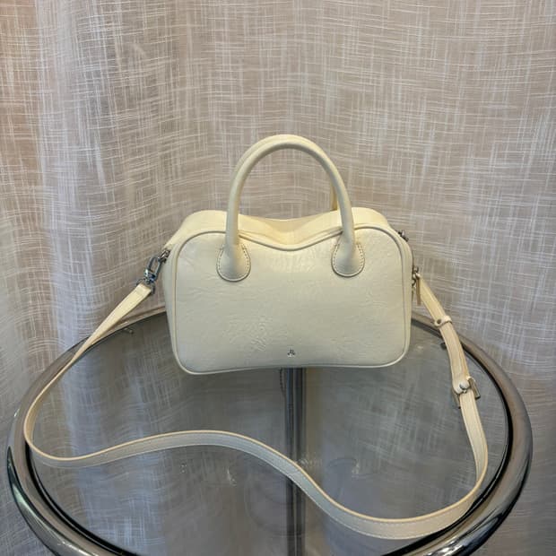 정품 디어니스 패네백 크림    