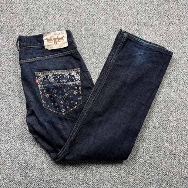 리바이스 504 페이즐리 포켓 디테일 스트레이트 핏 데님 팬츠