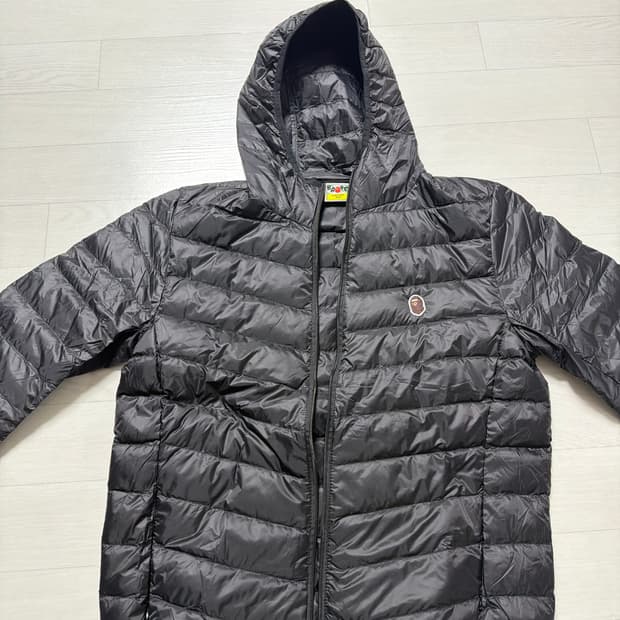 베이프 경량패딩