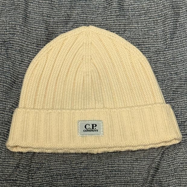 cp컴퍼니 아이보리 비니