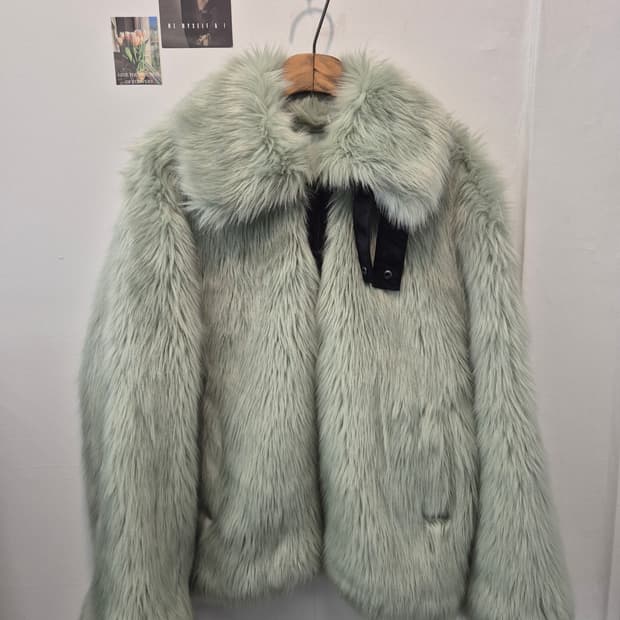 나이키와 앰부쉬 협업 퍼 자켓 M
사이즈 