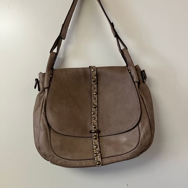 램스킨 스터드숄더백 made in Italy
