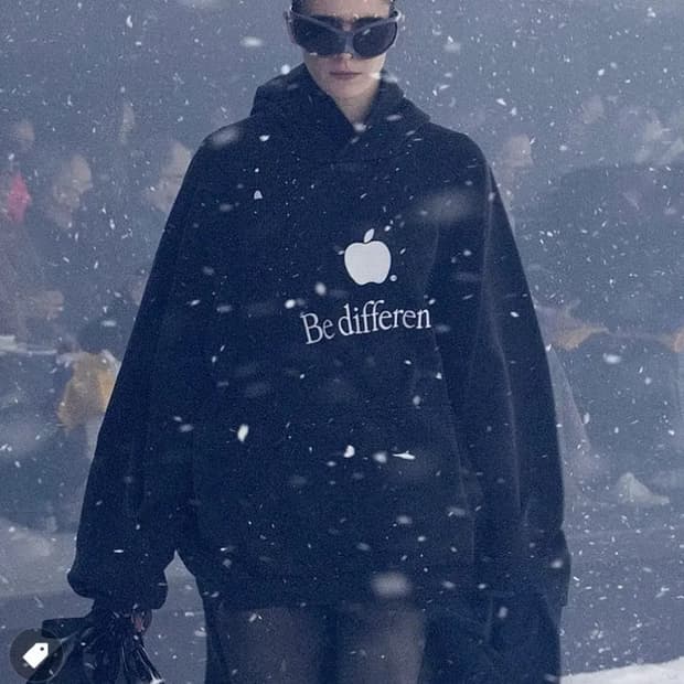 (2)발렌시아가 애플후드 런웨이