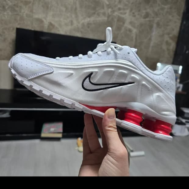 [새상품] 나이키 샥스 R4 화이트레드 250