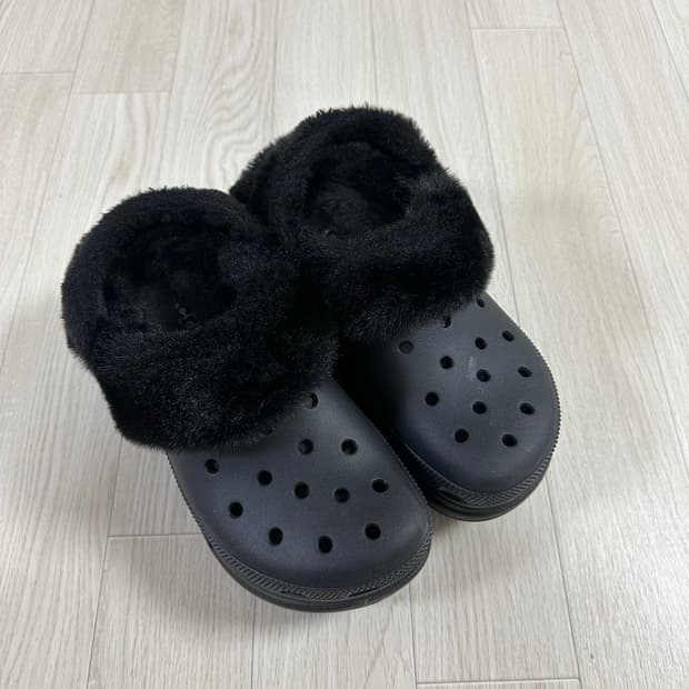 크록스 클래식 베이 라인드 클로그 블랙 w6