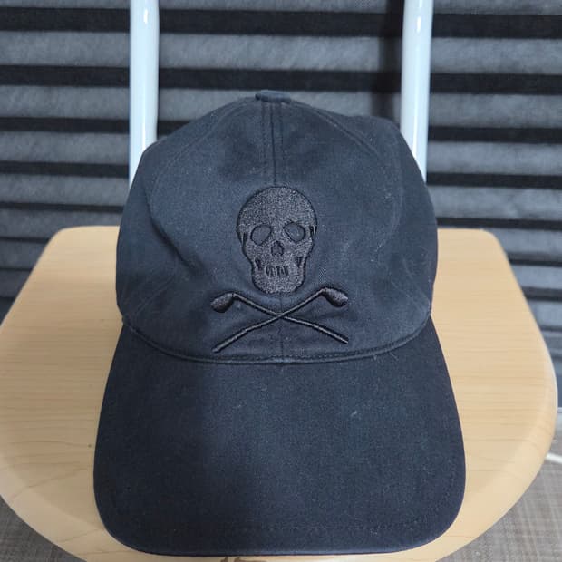 [마크앤로나] 스컬 자수 골프 볼캡 판매합니다.