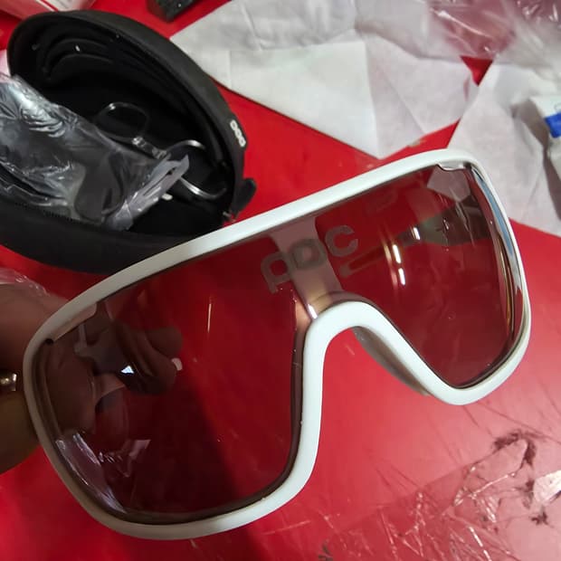 POC 화이트 스포츠 고글 (케이스 포함)